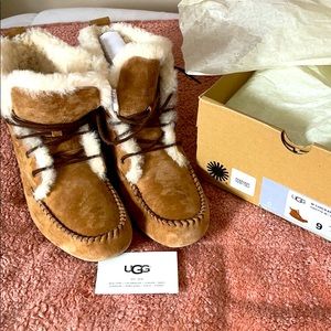 Authentic UGG Chickaree Booties